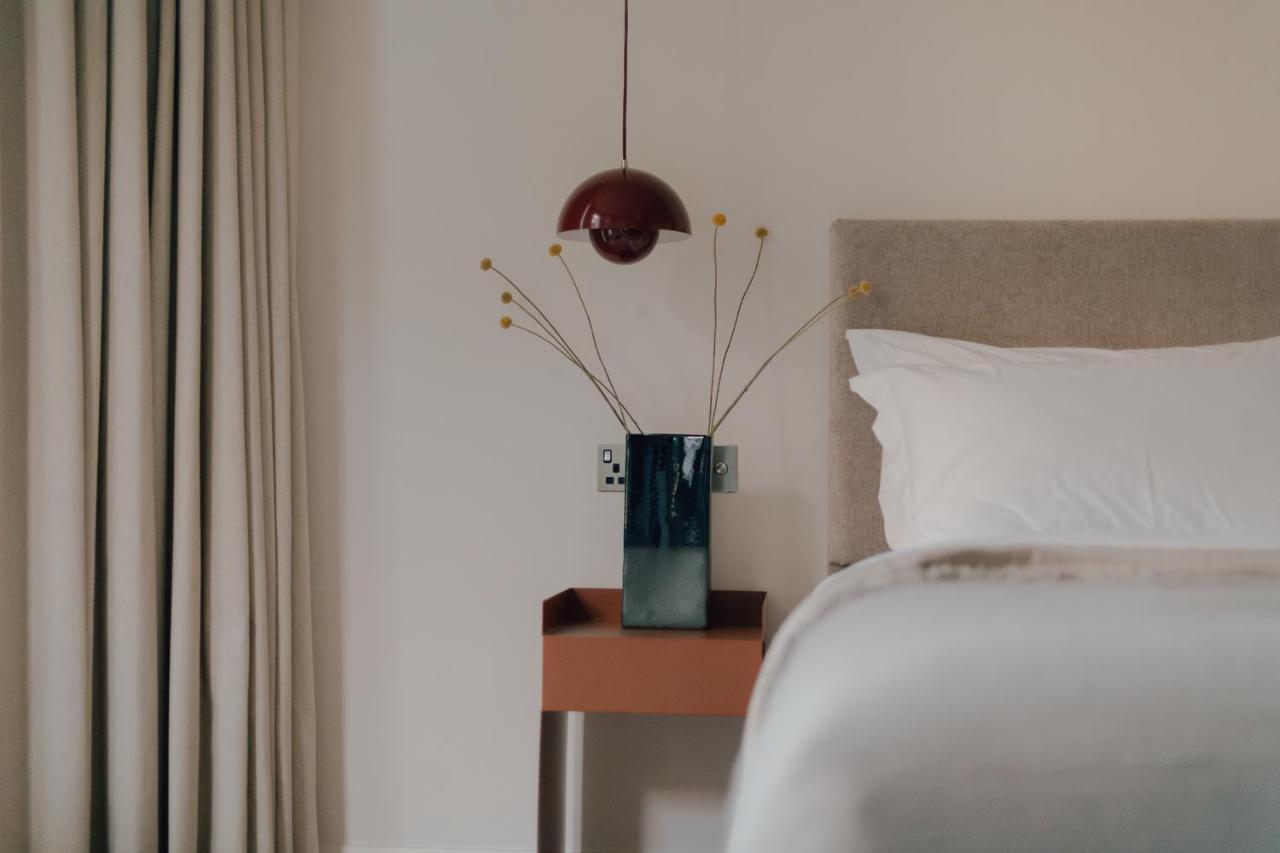 Leighton House - Boutique Guesthouse Bath Ngoại thất bức ảnh A bedside table