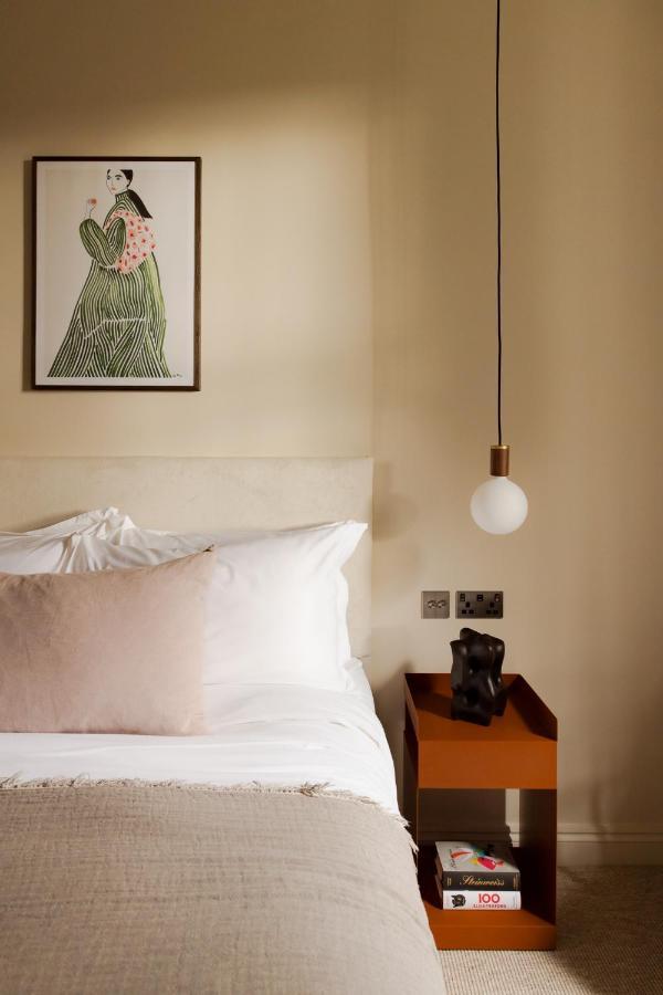 Leighton House - Boutique Guesthouse Bath Ngoại thất bức ảnh A pendant light